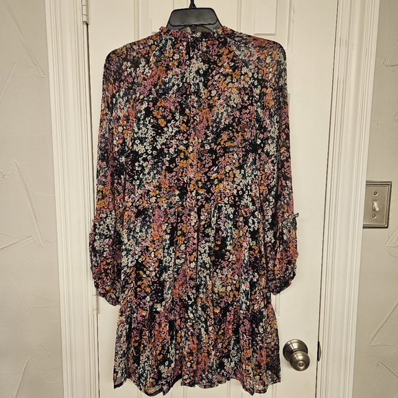 NWT Vince Camuto Long Sleeve Floral Tiered Dress - Picture 5 of 11